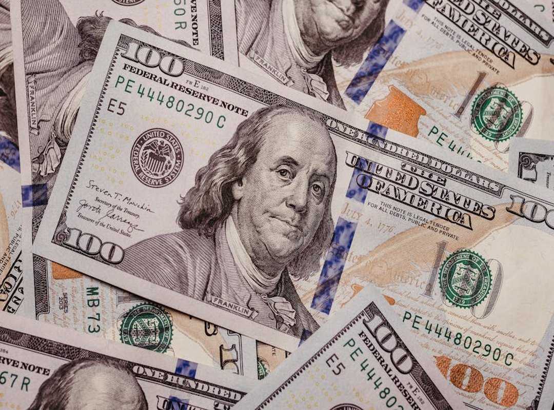 billionaires investment strategies